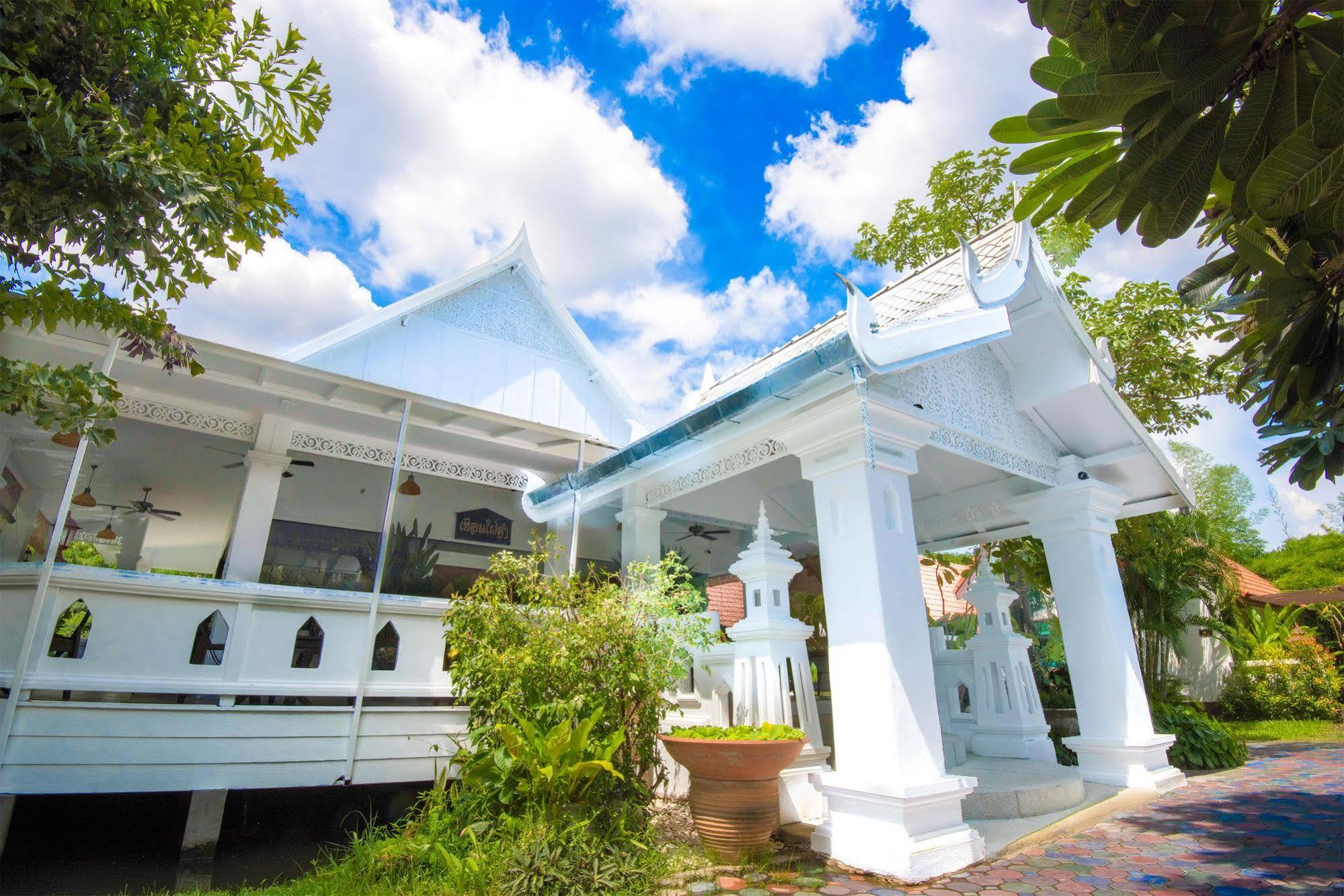 E-Outfitting Boutique Chiang Mai Hotel Exterior photo